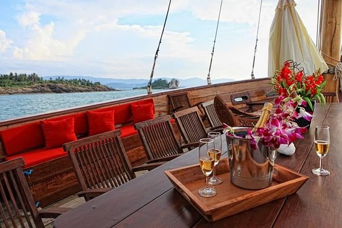 Koh Samui Sunset Dinner Cruise - Sailing past Koh Som and limestone islands