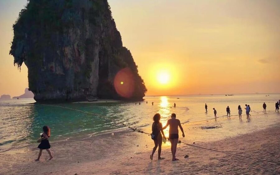 Krabi: Seven Islands Snorkel Cruise with Dinner - A Thai buffet as the sun goes down