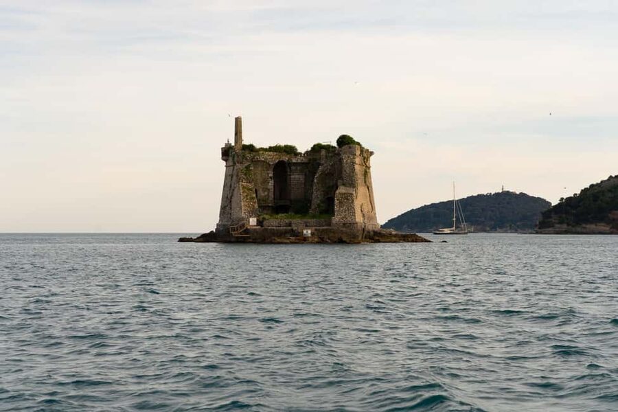 La Spezia. Sunset Aperitif and Dinner on the Boat - Tino and Tinetto, two quick island views