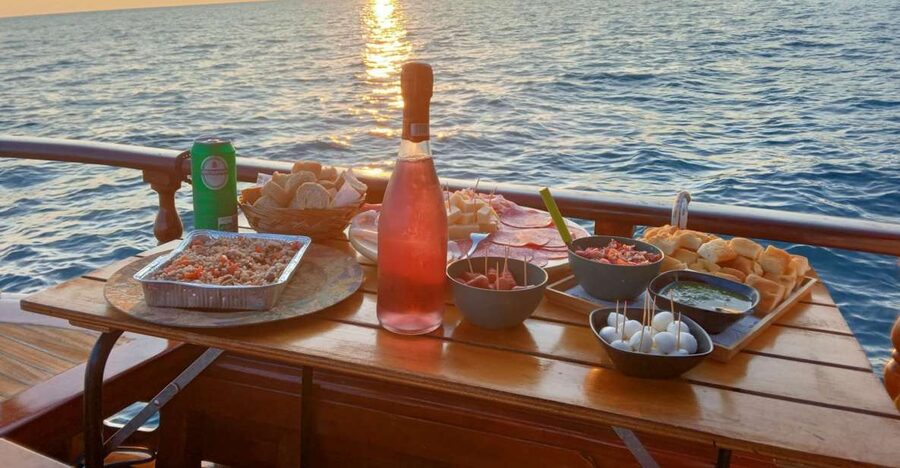 La Spezia: Sunset Cruise with Aperitif and Dinner - Key details before you book