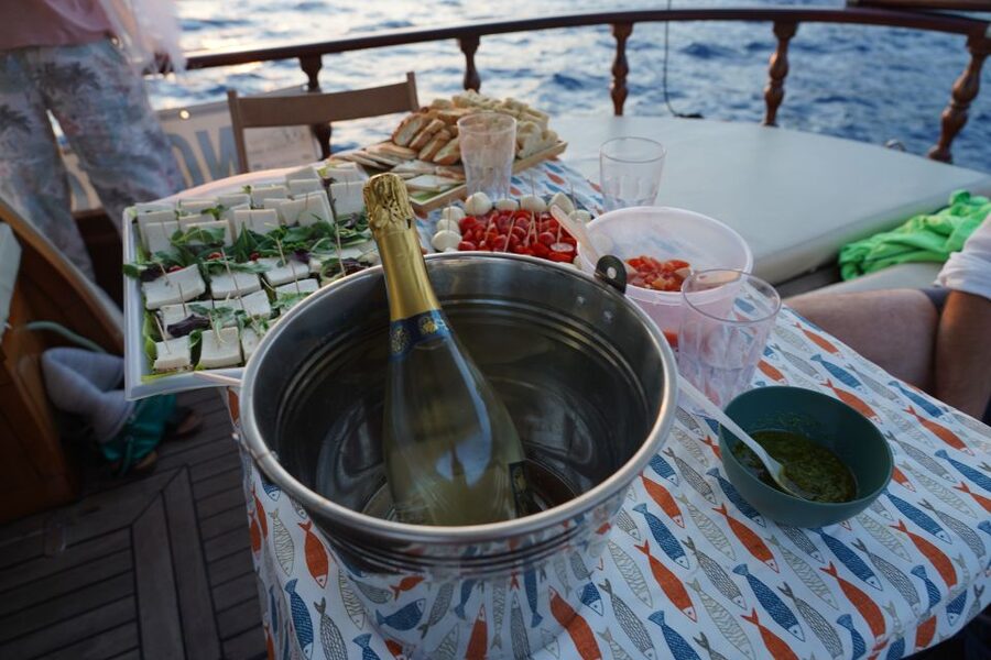 La Spezia: Sunset Cruise with Aperitif and Dinner - The Portovenere sunset and the Church of San Pietro