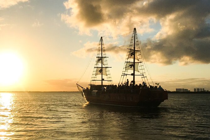 Live a Romantic Night Cruise Dinner at COLUMBUS (open bar included) - How to make the evening go smoothly