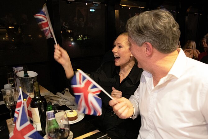 London Dinner Cruise on the Thames River - A welcome drink and the first London views