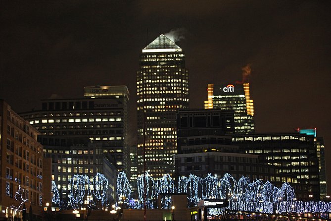 London Dinner Cruise on the Thames River - Live music and dancing after dinner