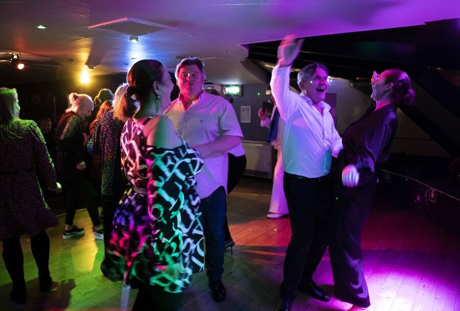 London: Dinner Cruise with Elvis Tribute on the Thames River - Useful booking advice for this 7:45 PM experience