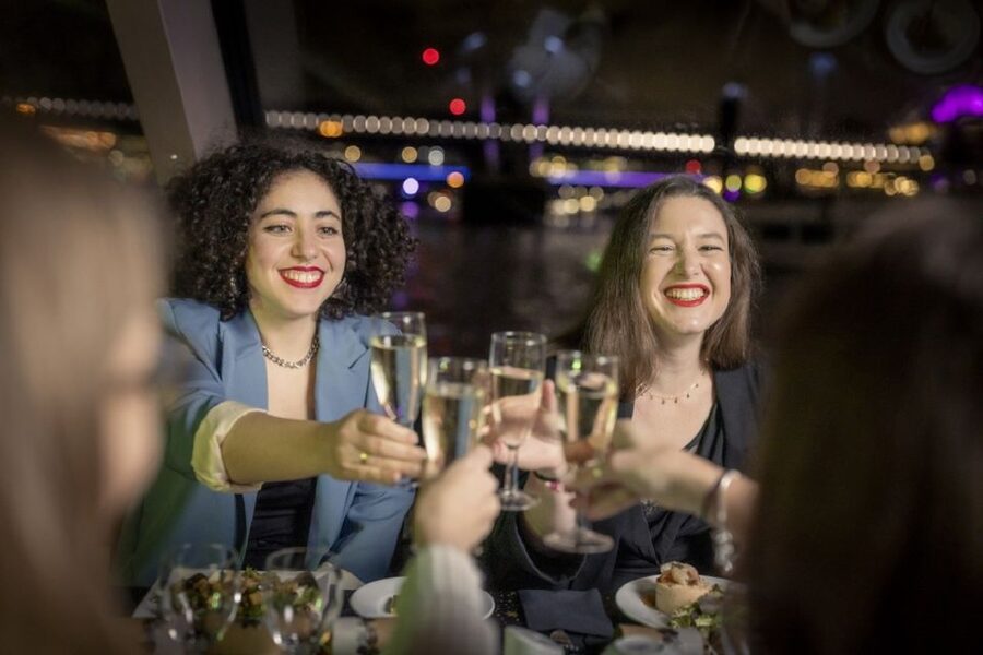 London: Festive New Year’s Eve 4-Course Dinner Cruise - Key points to know before booking
