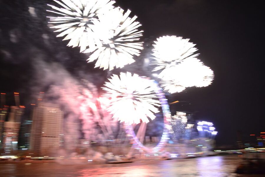London: Festive New Year’s Eve 4-Course Dinner Cruise - Live music turns dinner into a celebration