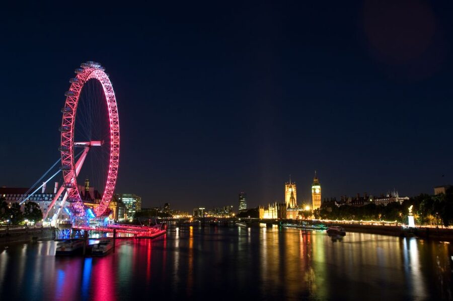 London: River Thames Dinner Cruise with Live Jazz - Jazz classics with London outside the windows