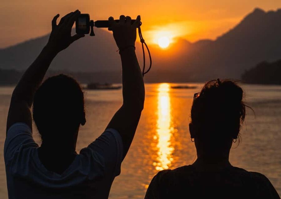 Luang Prabang: Mekong Sunset Cruise & Lao Tasting Dinner - Sunset light on the Mekong