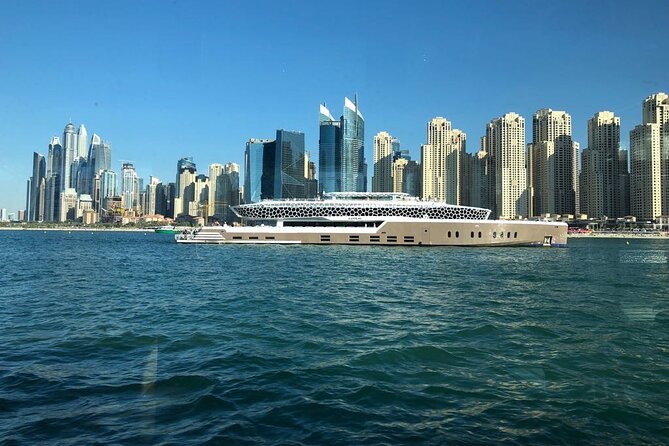 Luxury 7 Star Mega Yacht Dinner Cruise with International Buffet - The international buffet and barbecue dinner
