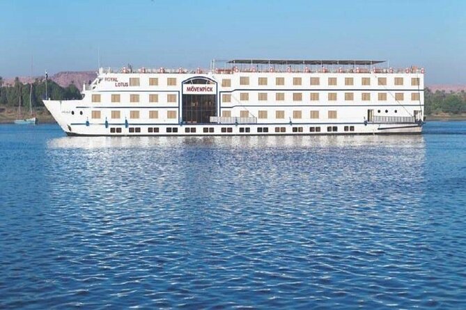 Luxury Cairo Nile Dinner Cruise and Show - Nile Maxim Cruise - Dinner with Egyptian and international dishes