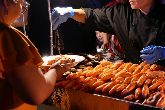 Luxury Dinner Cruise with Guide and Transfer (Opt. Executive Van) - Wat Pho, Wat Arun, and the Grand Palace