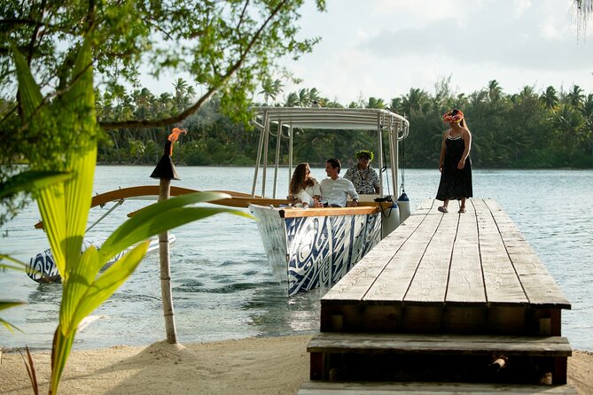 Luxury Private Sunset Cruise and Motu Dinner in Bora-Bora - Starting at 5:00 pm with the light on your side