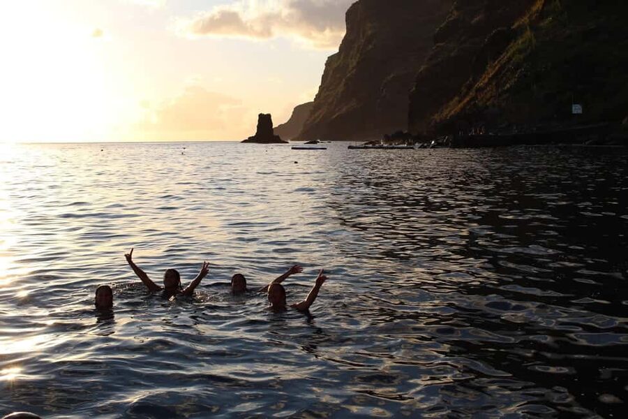 Madeira: Sunset Dinner Cruise - Welcome aboard and the southern Madeira coast