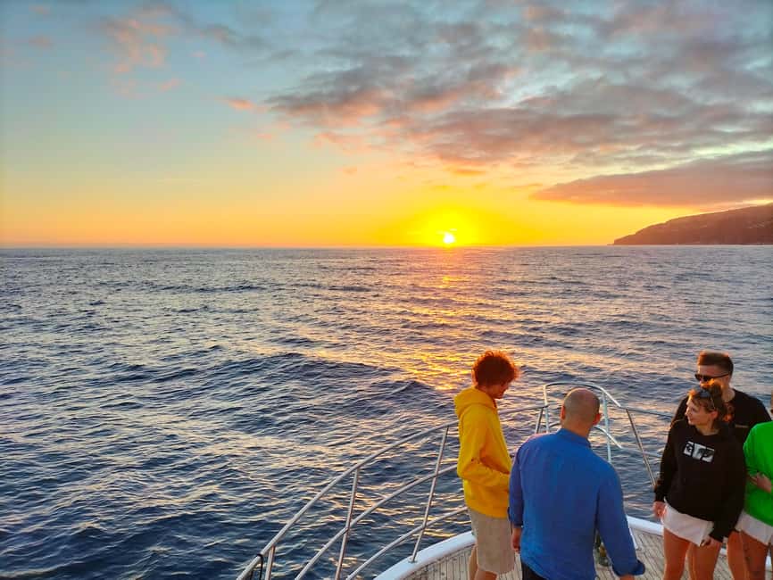 Madeira: Sunset Dinner Cruise - Sunset near Cabo Girão