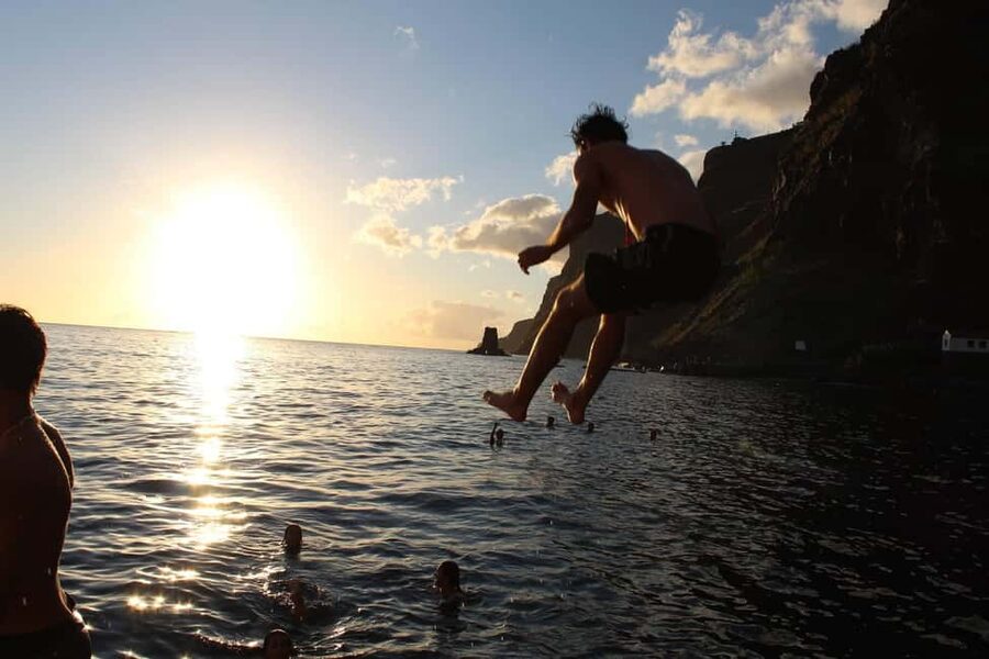 Madeira: Sunset Dinner Cruise - Pickup around Funchal and the ride to the boat
