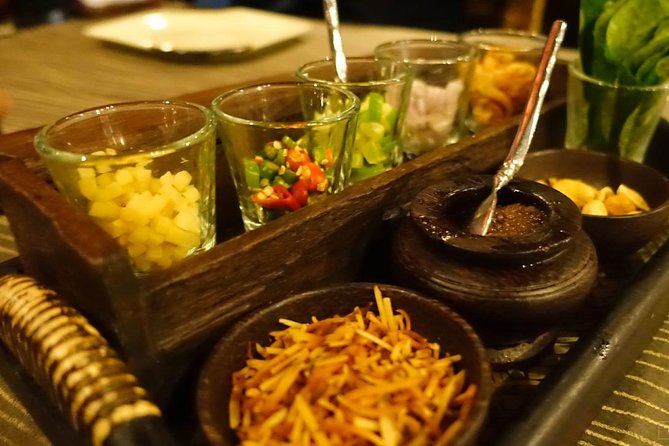 Manohra 5-Star Luxury Dinner Cruise with Pre-Canapés in Bangkok - How the Manohra compares with larger cruises