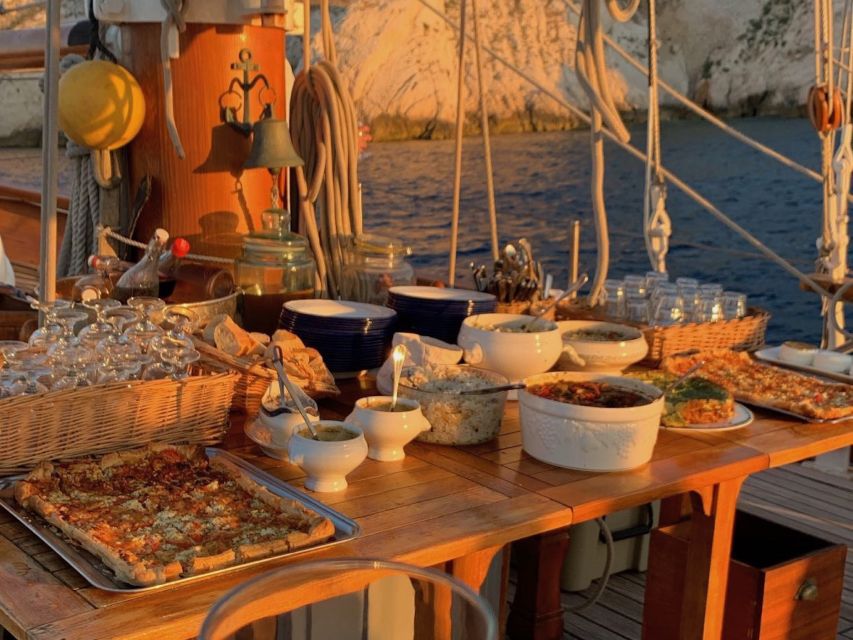 Marseille: Frioul Islands Sunset Cruise with Cocktail Dinner - Important practical details for a smooth evening