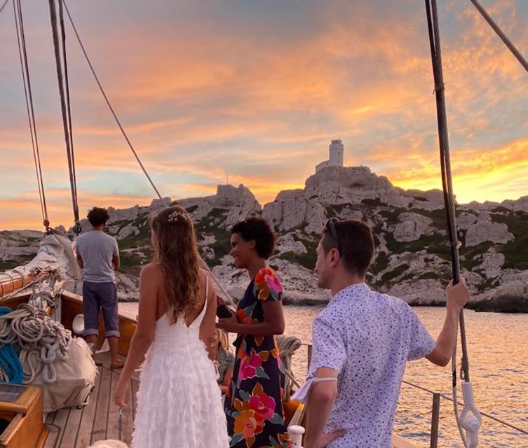 Marseille: Frioul Islands Sunset Cruise with Cocktail Dinner - Leaving Marseille after 30 minutes of sailing