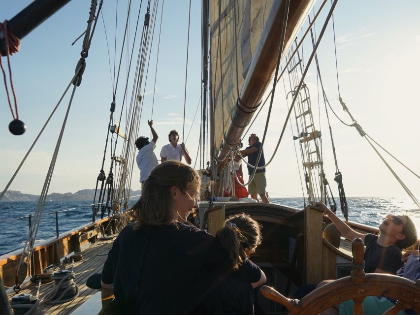 Marseille: Sunset Cruise Cocktail-Dinner in Frioul Islands - Key points to know before booking