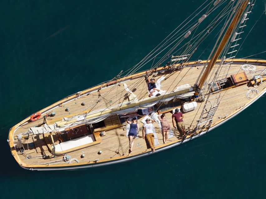 Marseille: Sunset Cruise Cocktail-Dinner in Frioul Islands - Who should book this experience