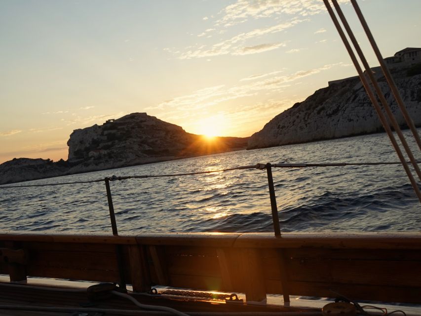 Marseille: Sunset Cruise Cocktail-Dinner in Frioul Islands - What to pack and what to leave behind