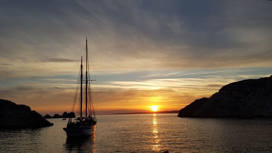 Marseille: Sunset Sailing Cruise with Dinner and Wine - Key points to know before you book