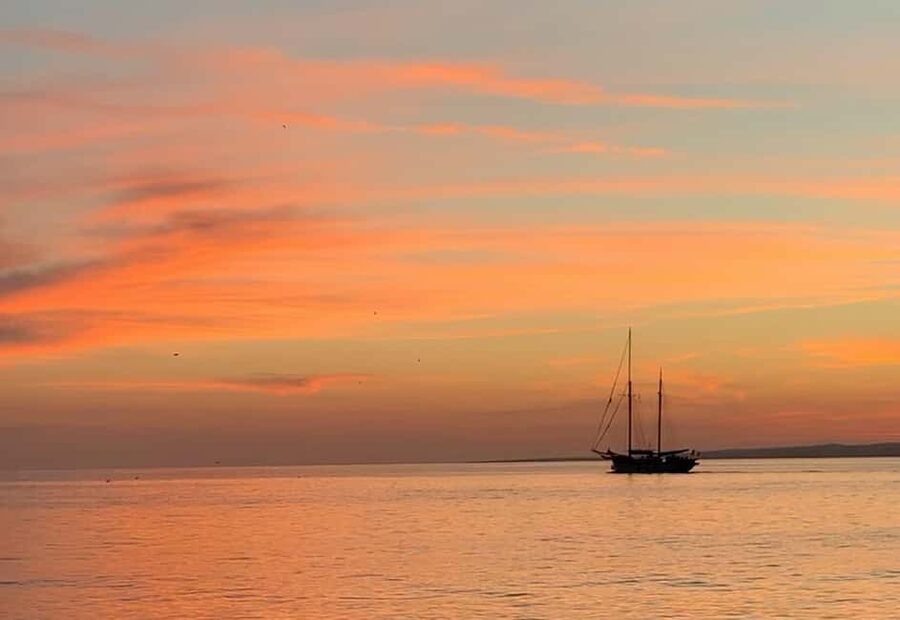 Marseille: Sunset Sailing Cruise with Dinner and Wine - The nighttime return to Marseille