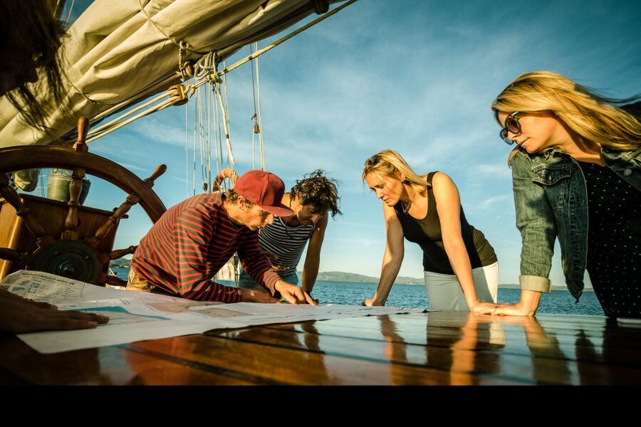 Marseille: Sunset Sailing Cruise with Dinner and Wine - Two hours in a Frioul cove