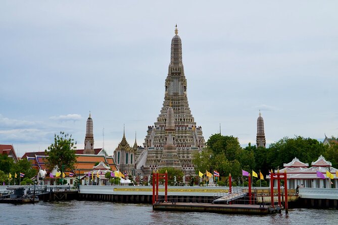 Meridian Sunset Dinner Cruise - Floating Paradise From ICONSIAM Bangkok - Wat Kalayanamitr and the Thonburi bank