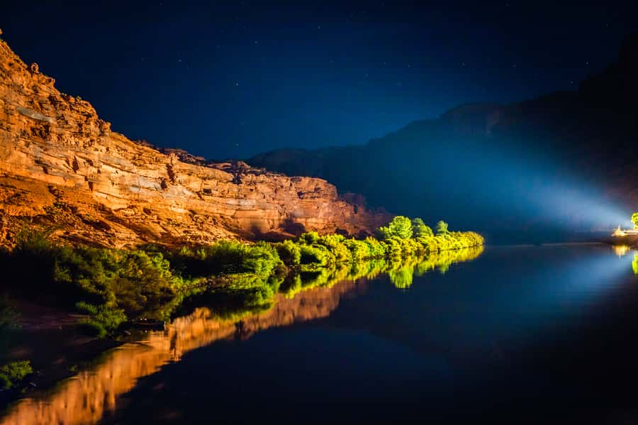 Moab: Colorado River Dinner Cruise with Music and Light Show - Dinner beside the Colorado River