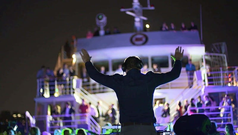 Montréal: 3 or 5-Course Dinner Cruise with DJ & Dancing - Quick takeaways