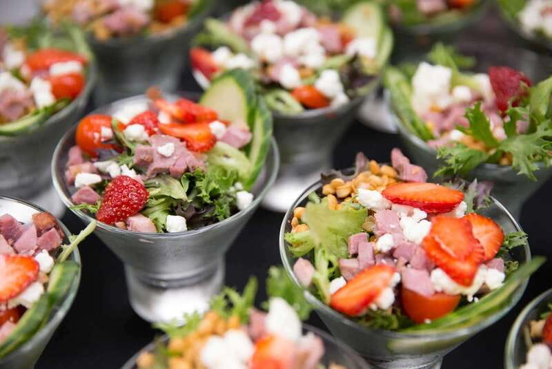 Montréal: 3 or 5-Course Dinner Cruise with DJ & Dancing - Choosing between three courses, five courses, and Red Carpet
