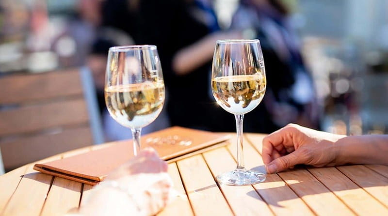 Montréal: 3 or 5-Course Dinner Cruise with DJ & Dancing - From dinner service to the 8:30 dance floor