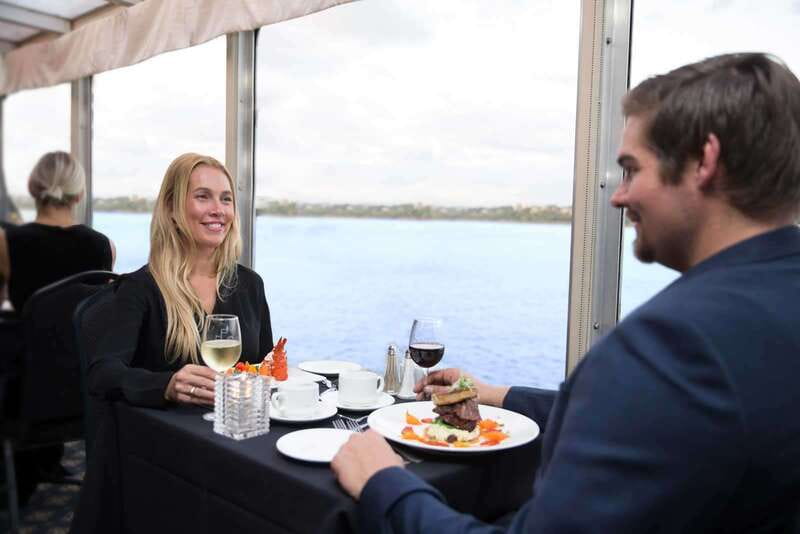 Montréal: 3 or 5-Course Dinner Cruise with DJ & Dancing - The cruise route: bridges, islands, and Olympic landmarks