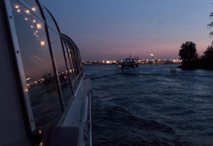 Montreal: Bateau-Mouche Cruise with A La Carte Dinner Option - À La Carte Dining, From a Snack to Six Courses