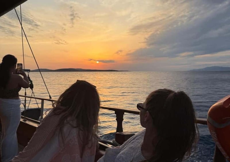 Mykonos: Sunset Boat Cruise with Light Dinner & Drinks - The four details that matter most