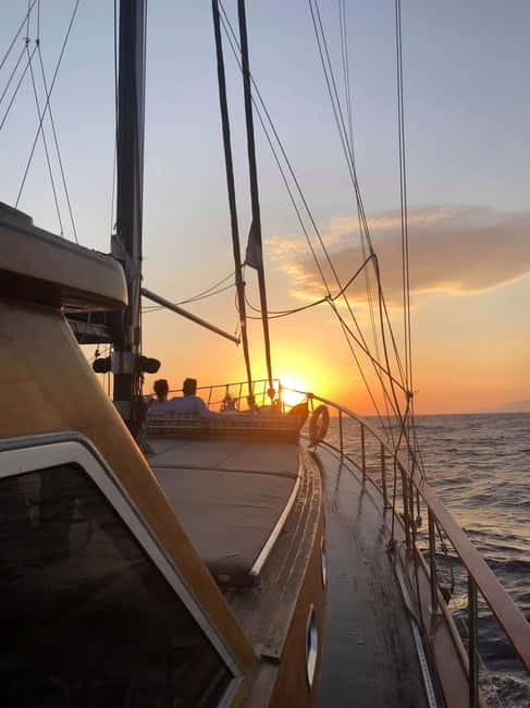 Mykonos: Sunset Boat Cruise with Light Dinner & Drinks - What the crew adds to the experience