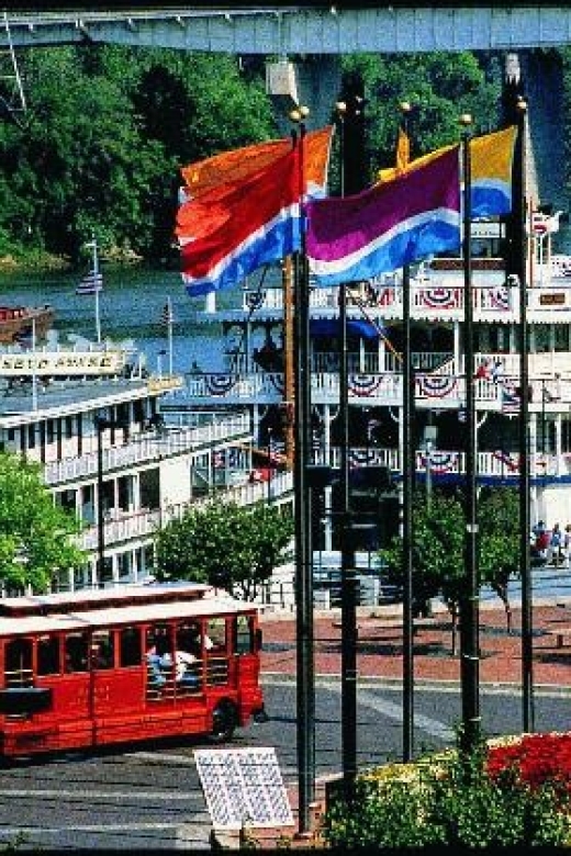 Nashville: General Jackson Showboat Dinner Cruise - A Cumberland River cruise with a Nashville backdrop