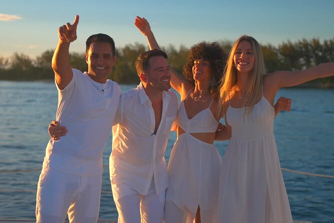 Nassau: Sunset Dinner Cruise - Dinner, Drinks, and a Bahamian Barbecue