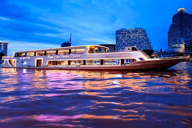 New Year Party : Chao Phraya Princess Dinner Cruise with Return Transfer - The 6:00 pm pickup and the long wait before boarding