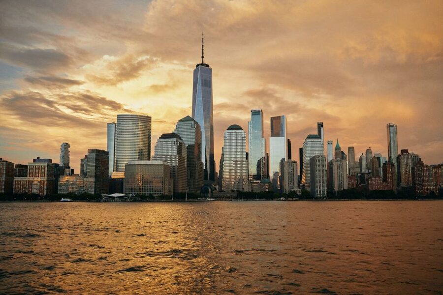 New York City: Gourmet Dinner Cruise with Live Music - A route through bridges, islands, and Lower Manhattan