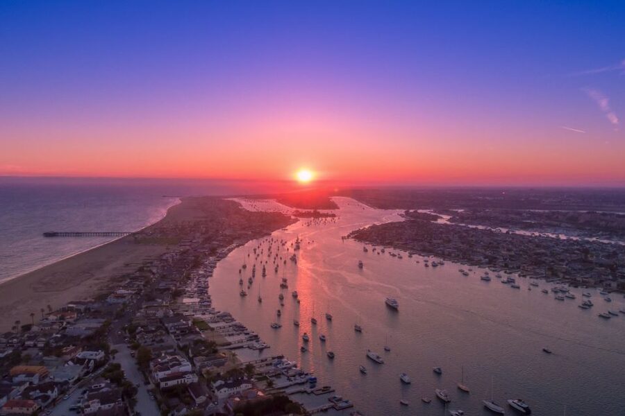 Newport Beach: City Cruises Weekend Dinner Cruise with DJ - Balboa Island Ferry, Fun Zone, and harbor lights