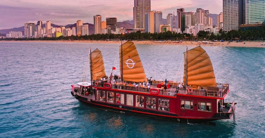 Nha Trang: Romantic Sunset Cocktails and Dinner Cruise - Watching Nha Trang Bay change at sunset