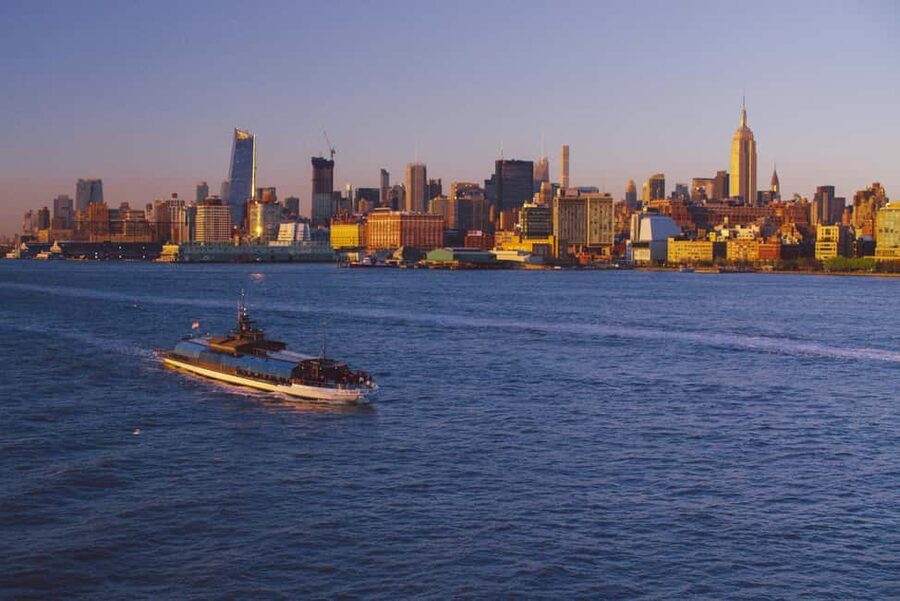 NYC: City Cruises Luxury Brunch, Lunch or Dinner Cruise - Pier 61 and the first moments aboard