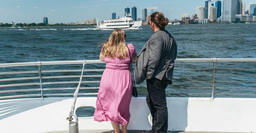 NYC: City Cruises Luxury Brunch, Lunch or Dinner Cruise - Music, dancing, and the mood onboard