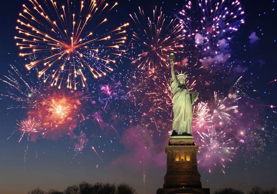 NYC: New Year's Eve Buffet Dinner Fireworks Harbor Cruise - Skyline views from the Hudson and East Rivers