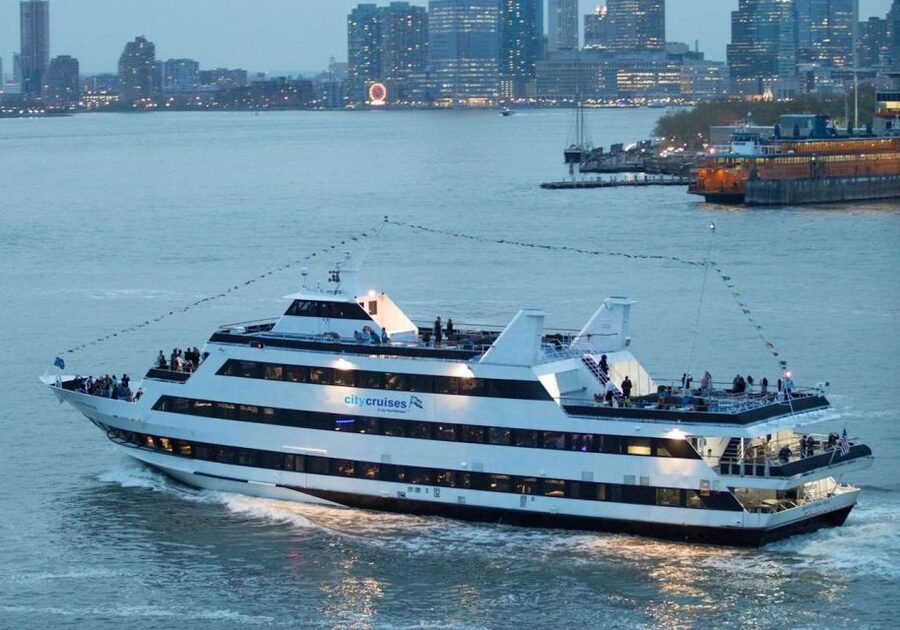 NYC: New Year's Eve Buffet Dinner Fireworks Harbor Cruise - Boarding and settling into the climate-controlled dining room