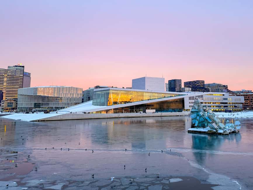 Oslo: 3-Course Dinner & Live Music Cruise on the Oslofjord - A quiet start across Oslo Harbor