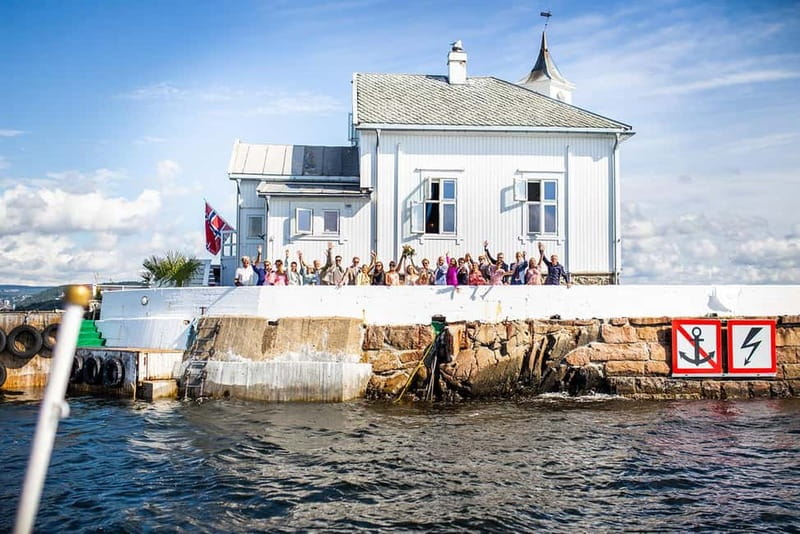 Oslo: Fjord Dinner Cruise on Sailing Ship w/ Seafood Buffet - Meeting the Ship Beneath Akershus Fortress